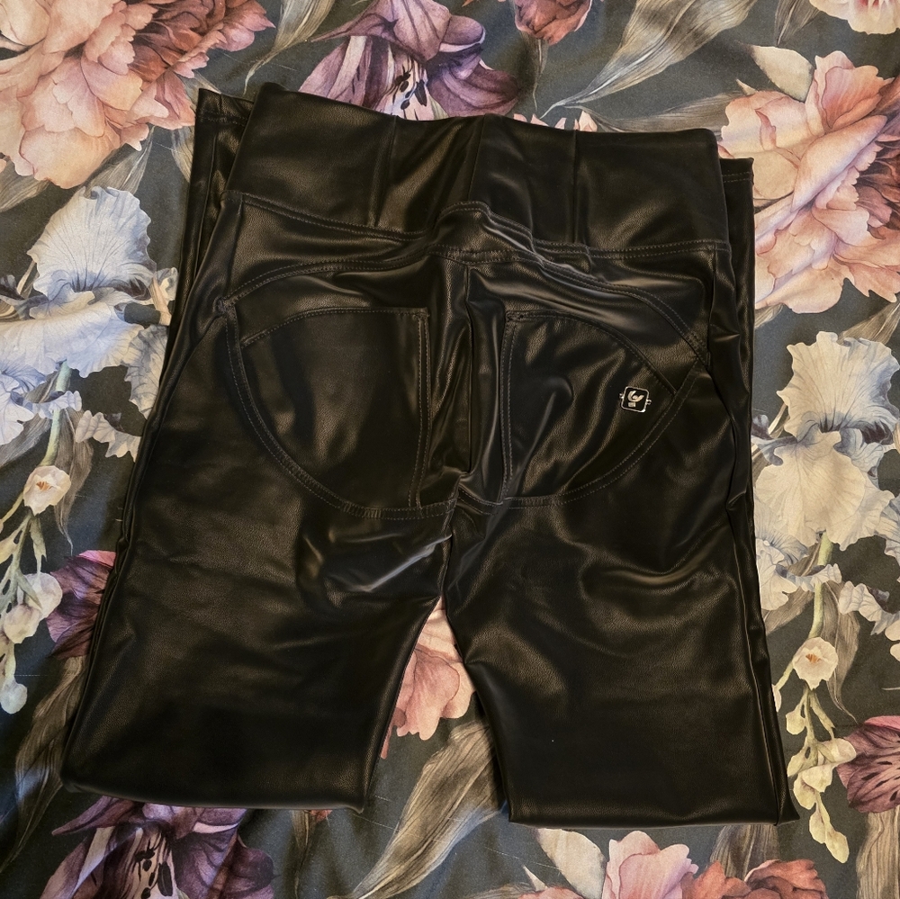 Freddy Women's Black Leggings - Picture 6 of 10